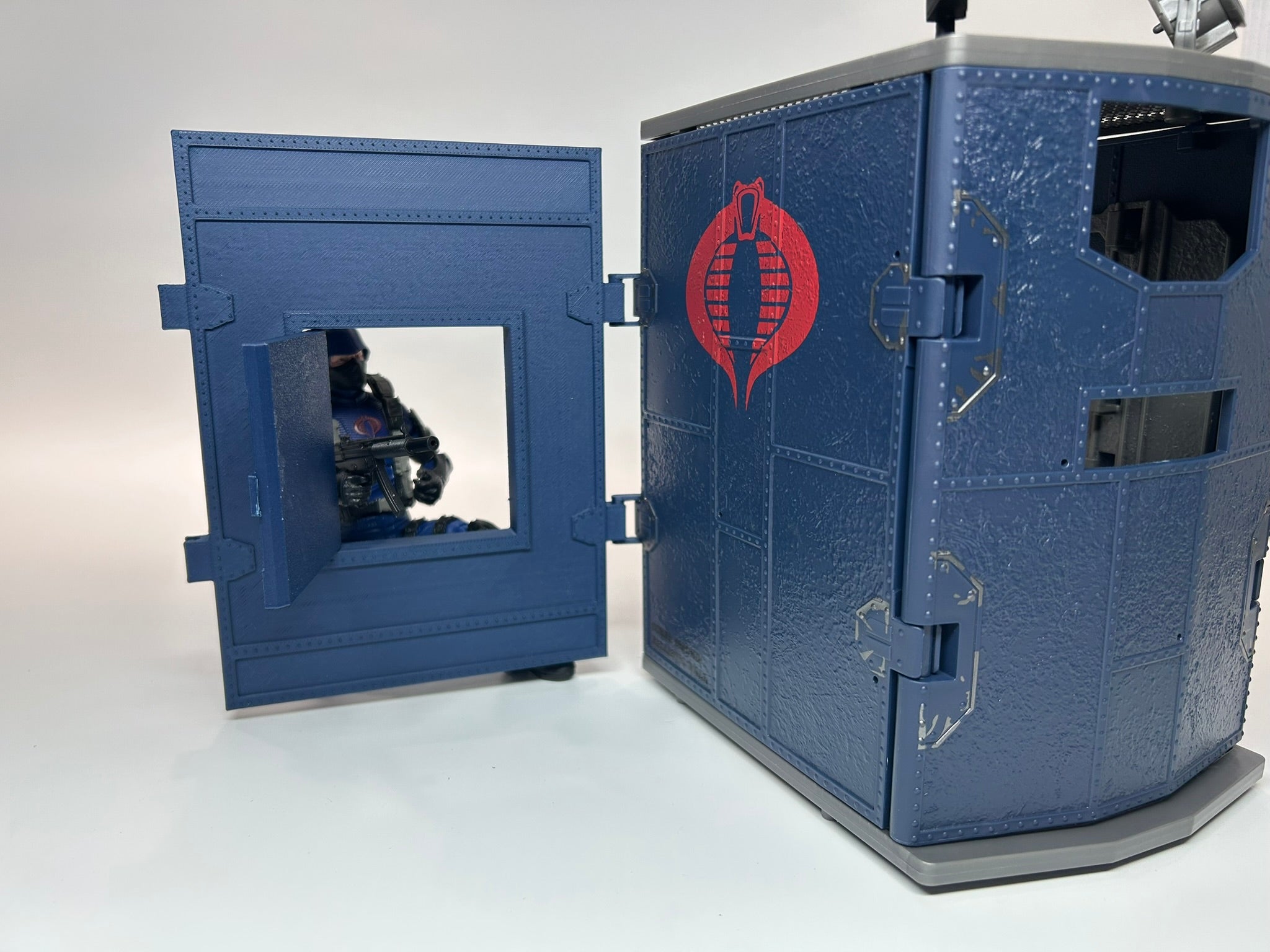 Defense - Wall w/Hatch