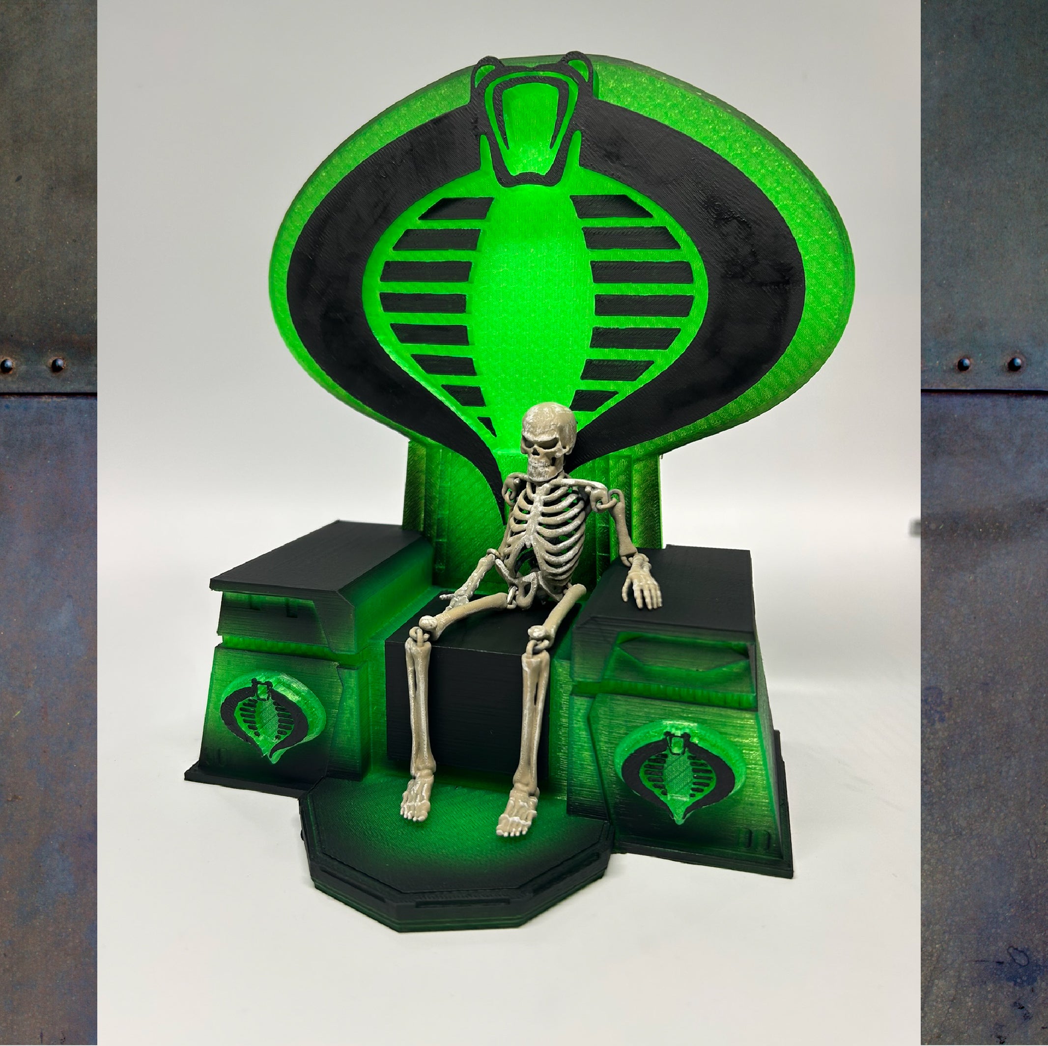 Cobra Throne - Custom - 1 of 1 - Green/Black